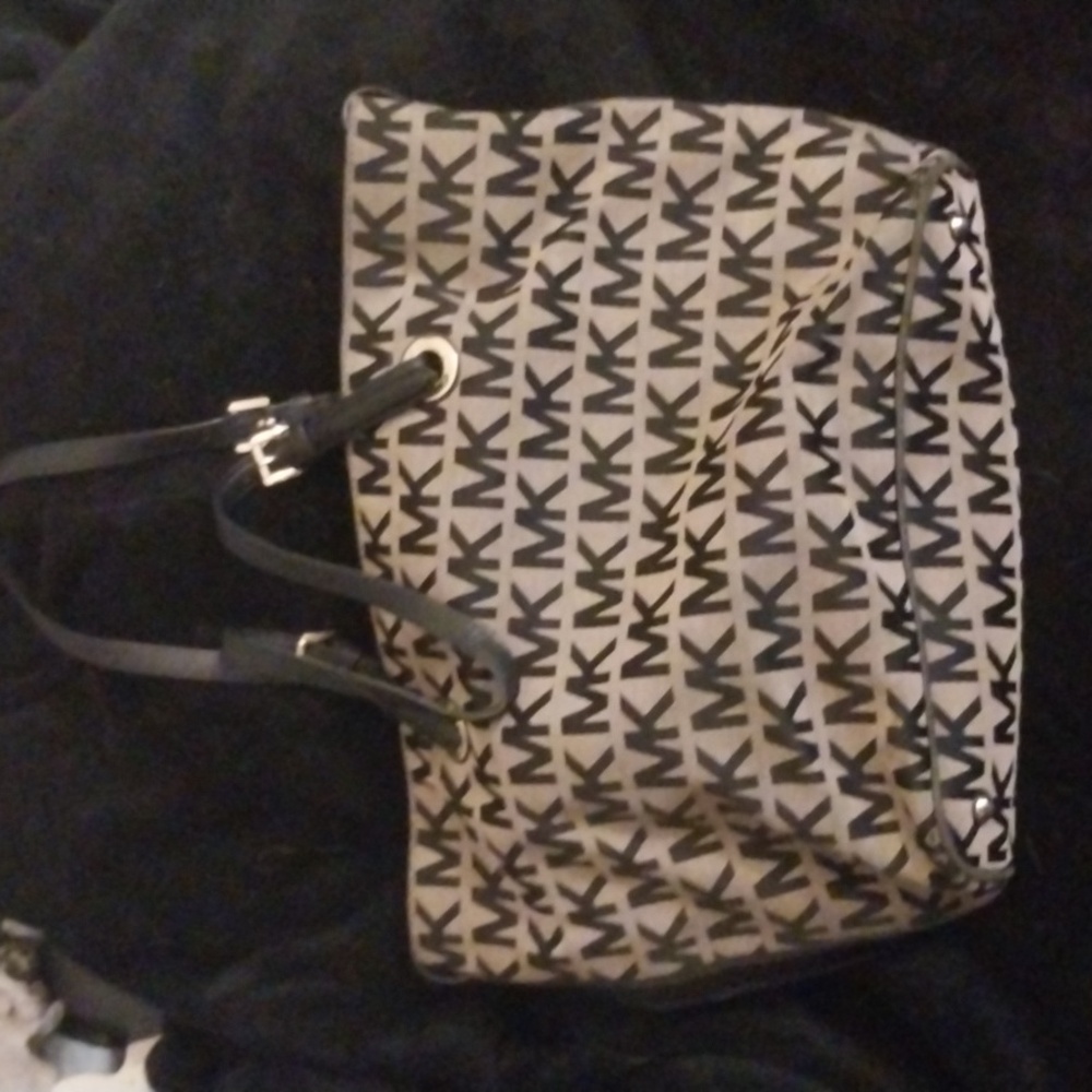 Michael Michael kors purse beige and black tote size